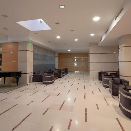 Отель Vitosha Park - Free Indoor Pool & Parking