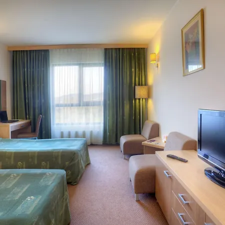Vitosha Park - Free Indoor Pool & Parking 4* Szófia