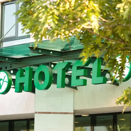 Vitosha Park - Free Indoor Pool & Parking 4* Szófia