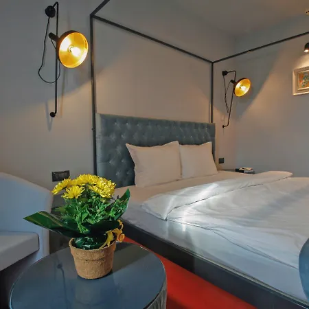 Vitosha Park Hotel - Free Pool & Parking Otel 4*