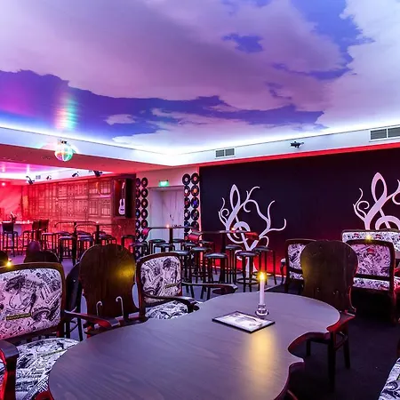 Отель Vitosha Park - Free Indoor Pool & Parking София