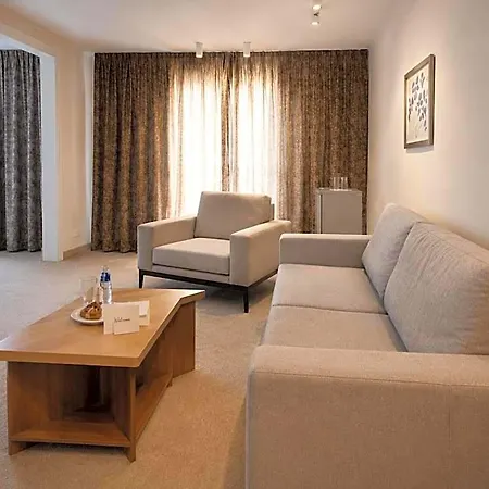 Vitosha Park - Free Pool & Gym 4*