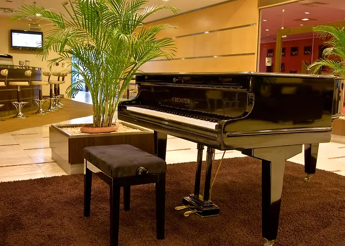 فندق Vitosha Park - Free Pool & Parking 4*