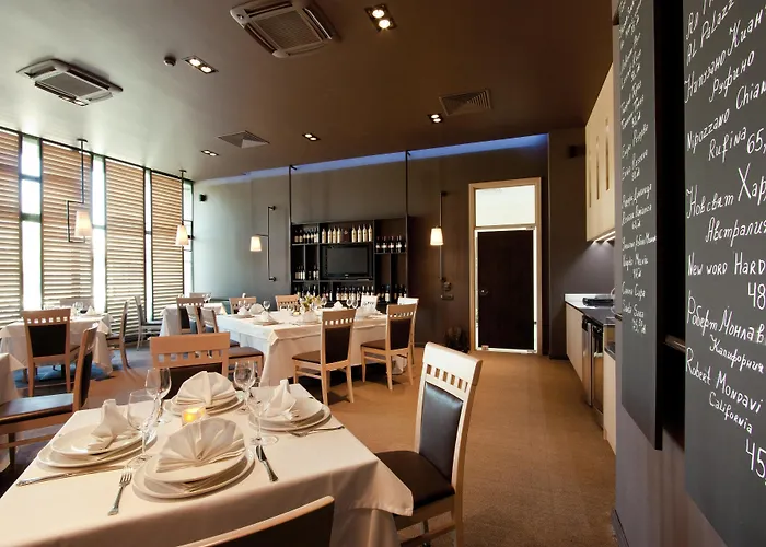 فندق Vitosha Park - Free Pool & Parking