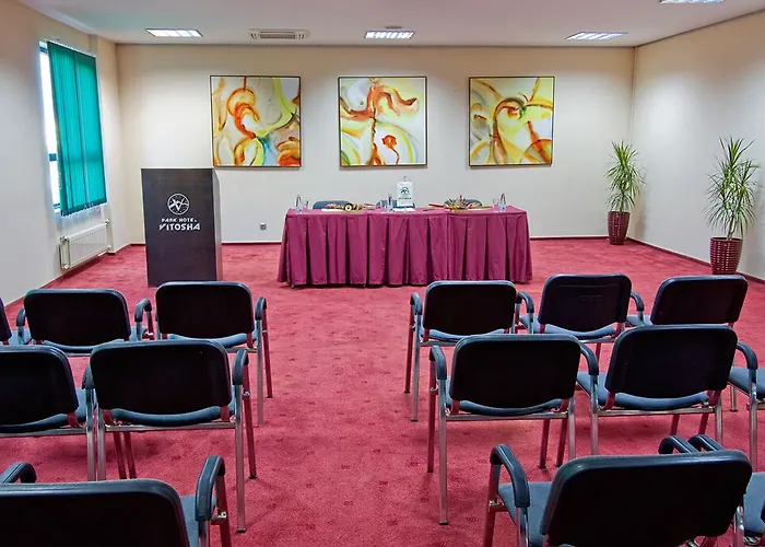 فندق Vitosha Park - Free Pool & Parking 4*